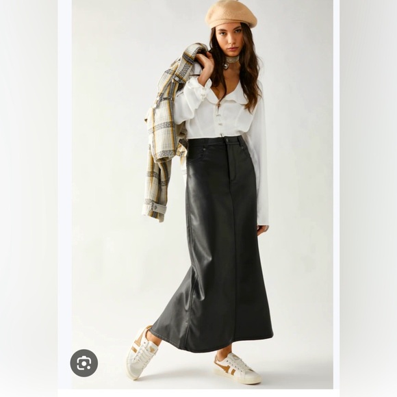 FREE PEOPLE | NWT BLACK CITY SLICKER VEGAN MAXI SKIRT SIZE 4 - Picture 1 of 12
